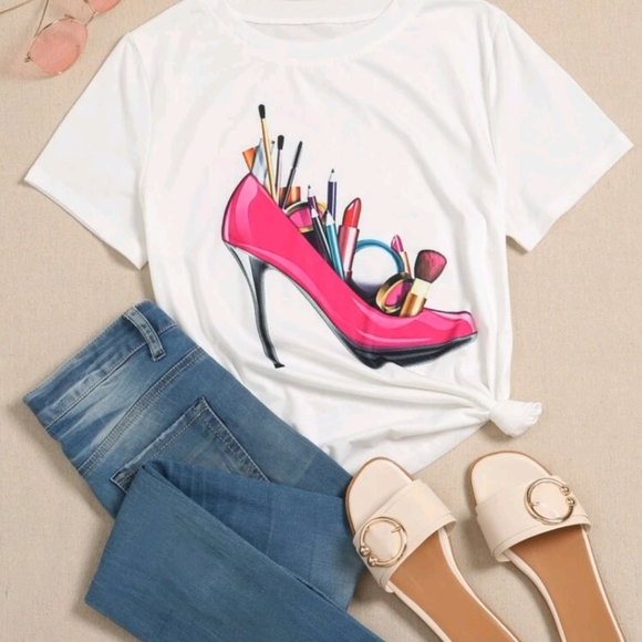 T-shirt with high heels print full of make up item - Picture 2 of 4